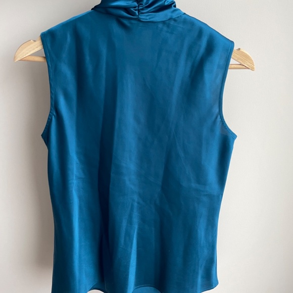 Top with built-in scarf - Picture 5 of 6